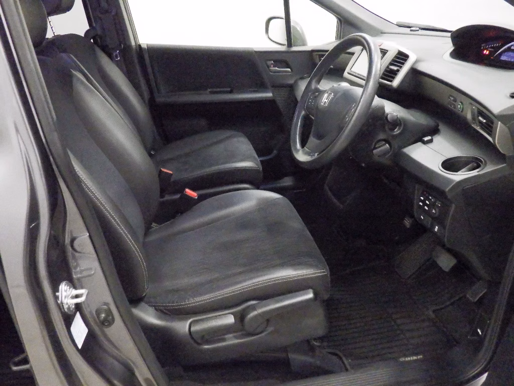 HONDA FREED SPIKE