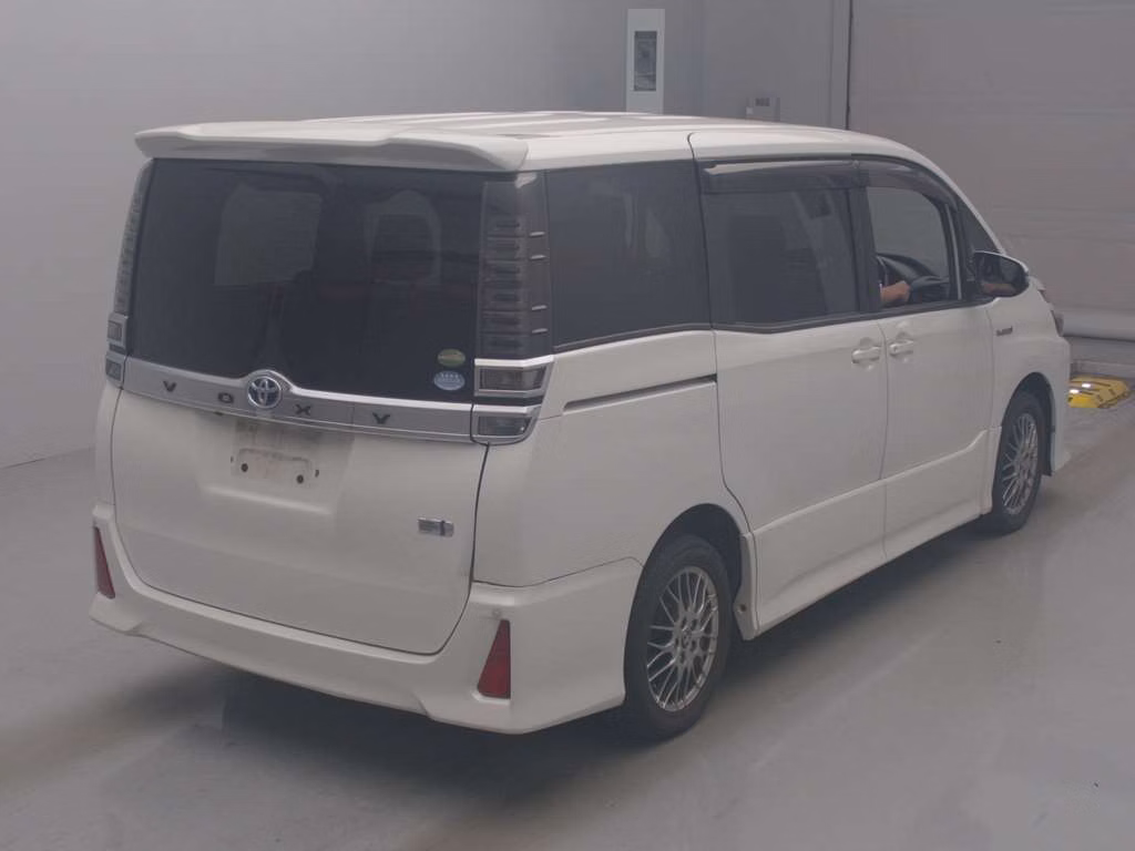 TOYOTA VOXY