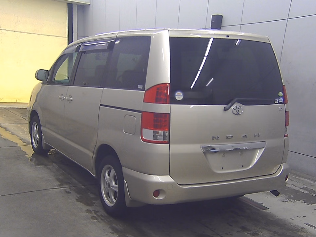 TOYOTA NOAH