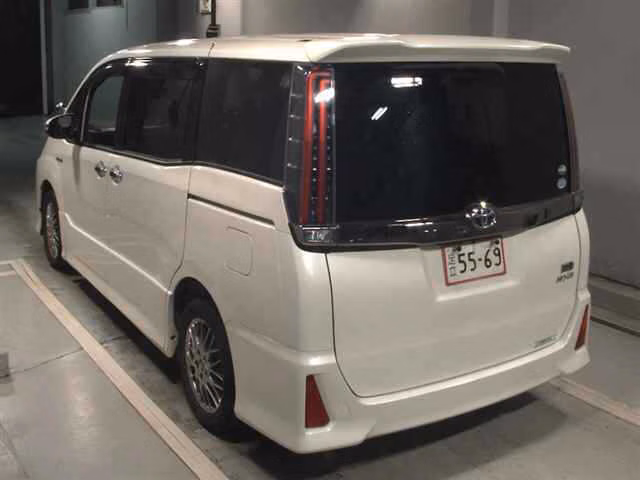 TOYOTA NOAH