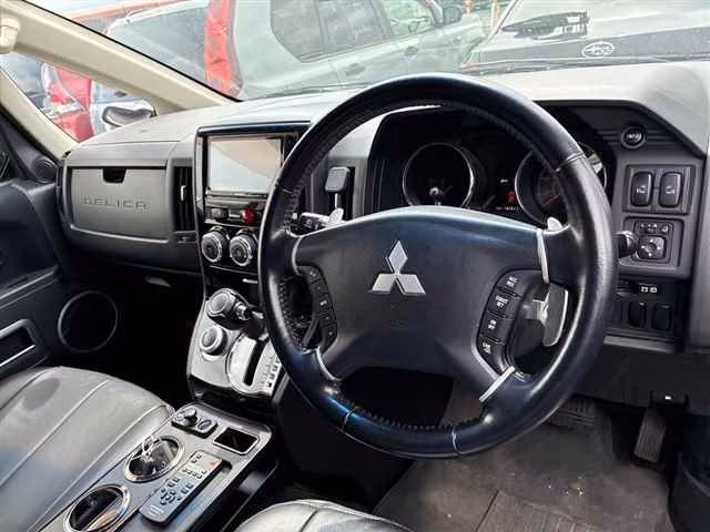 MITSUBISHI DELICA D:5