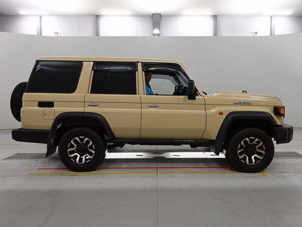 TOYOTA LAND CRUISER