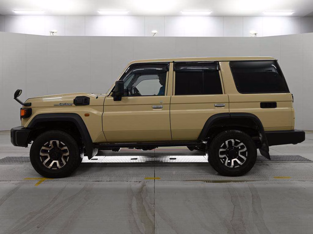 TOYOTA LAND CRUISER