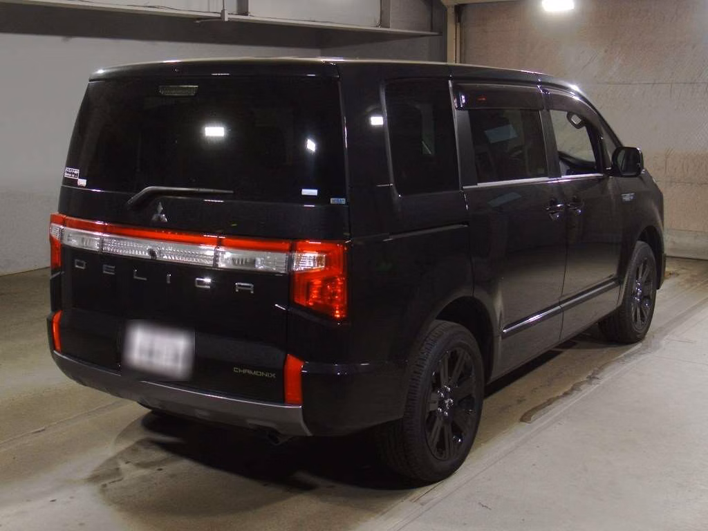 MITSUBISHI DELICA D:5