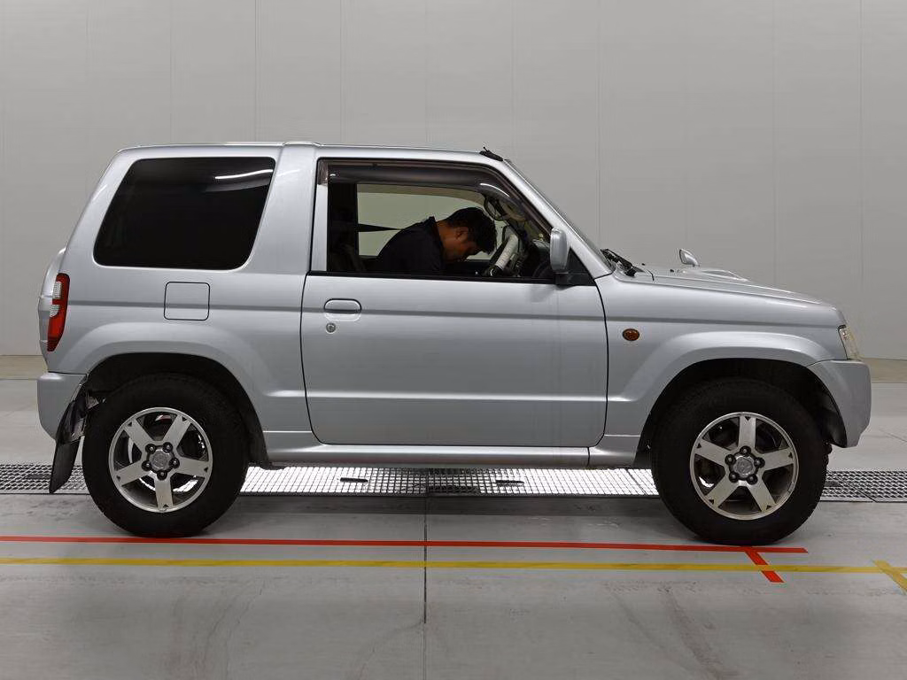 MITSUBISHI PAJERO MINI