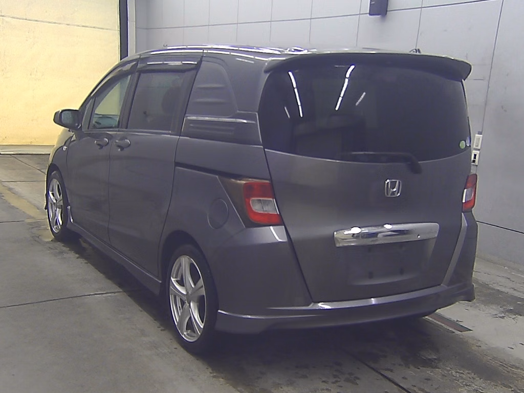 HONDA FREED SPIKE