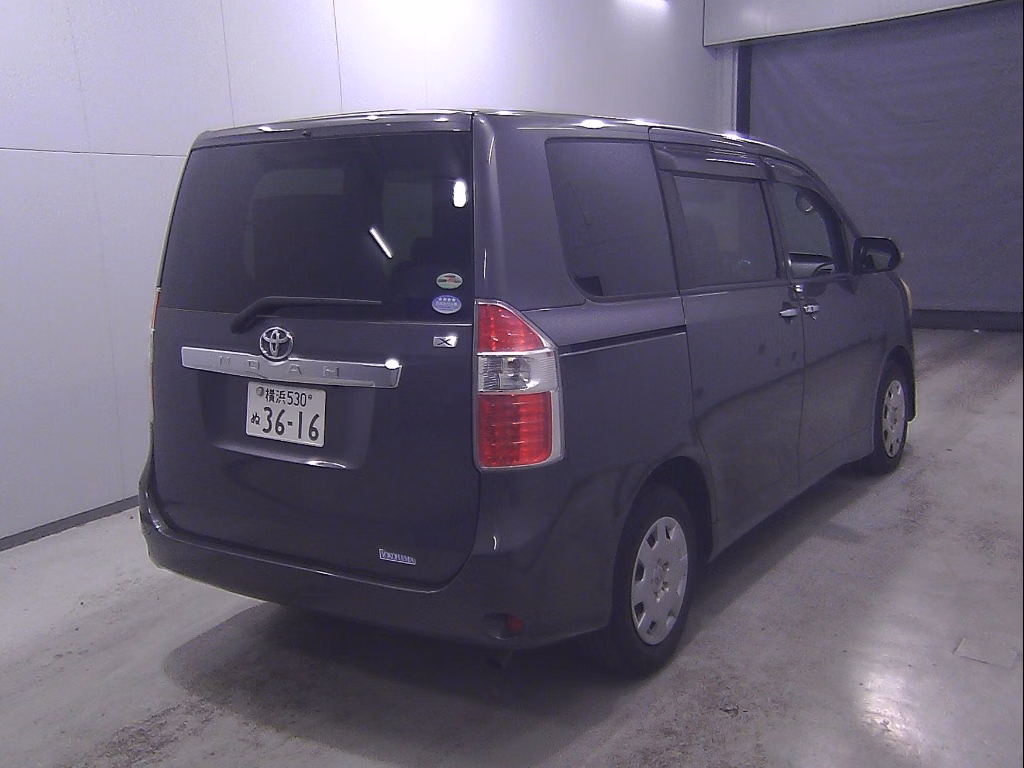 TOYOTA NOAH