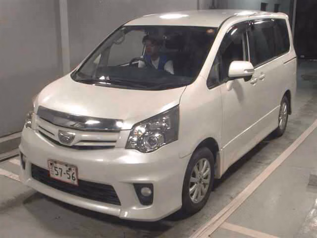 TOYOTA NOAH