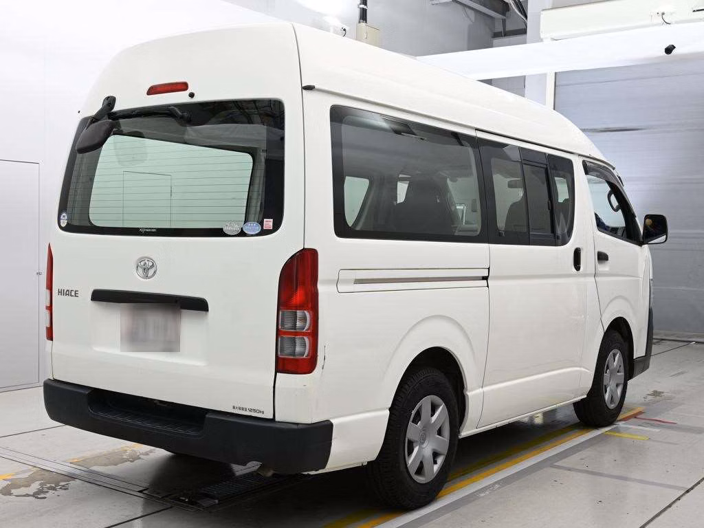 TOYOTA REGIUS ACE