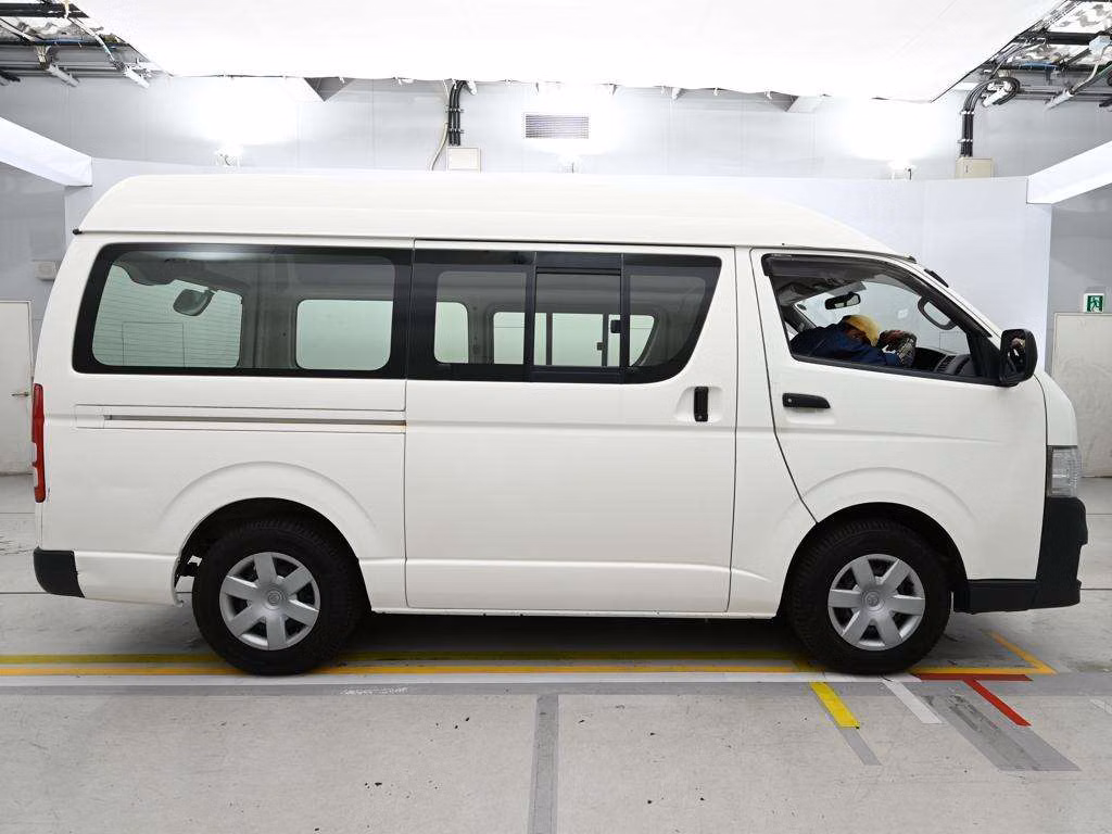 TOYOTA REGIUS ACE