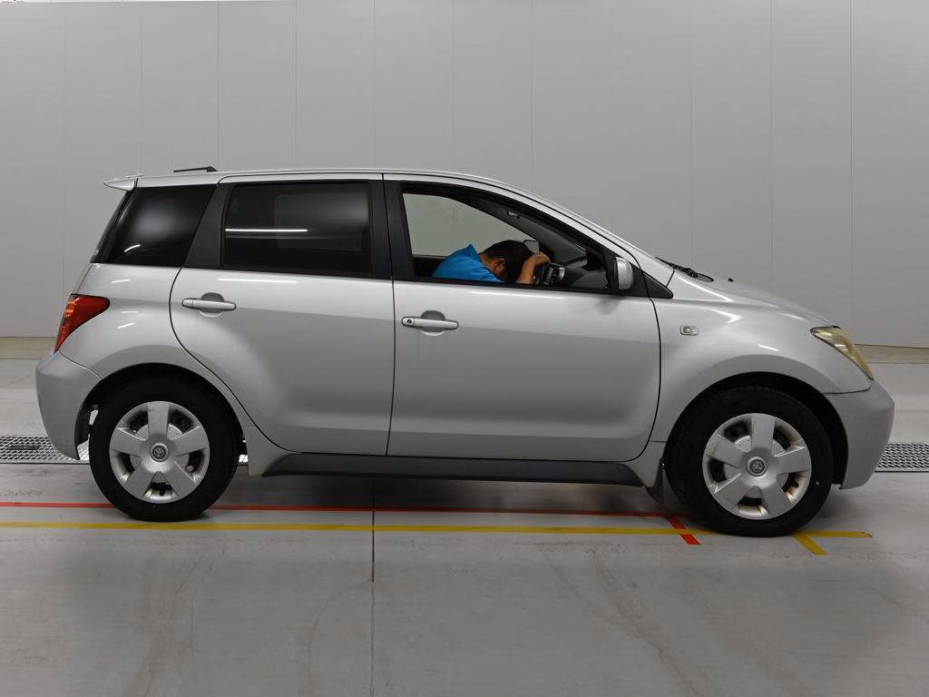 TOYOTA IST