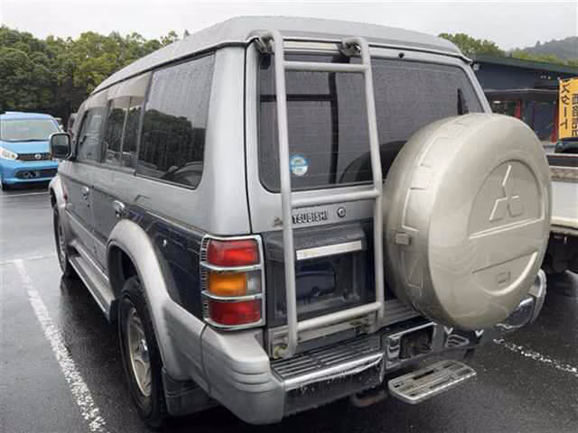 MITSUBISHI PAJERO