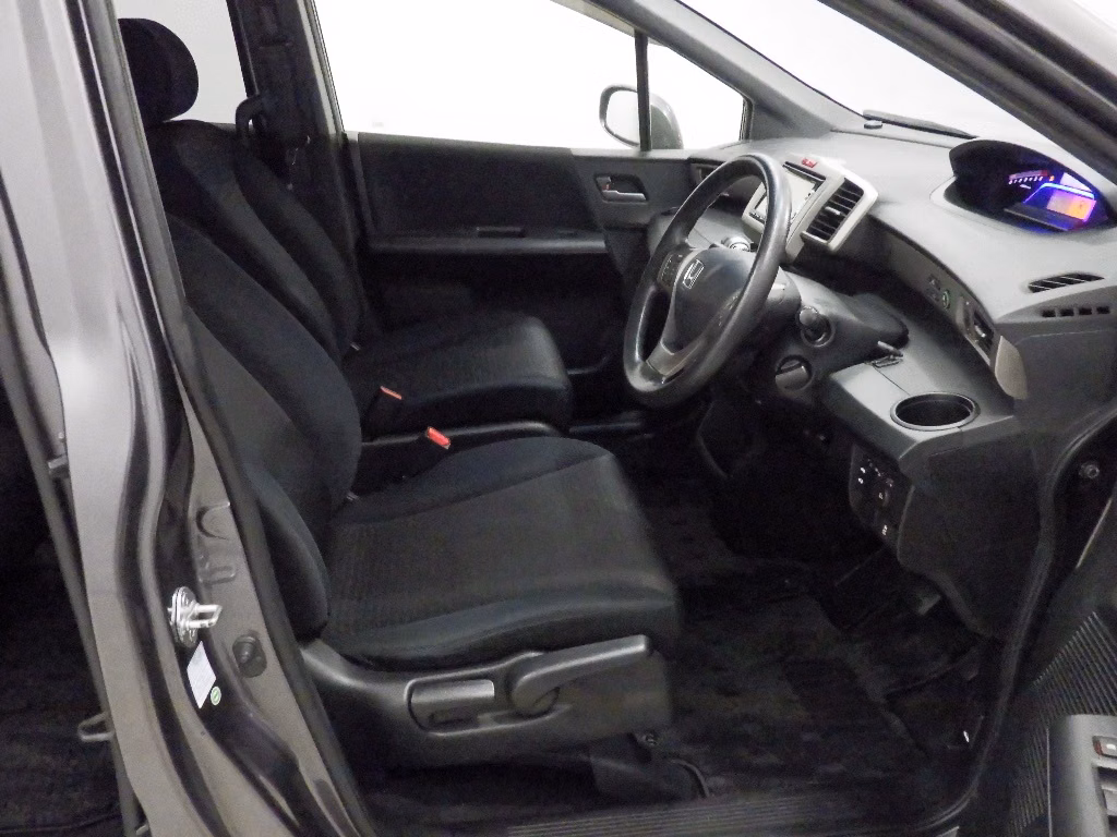 HONDA FREED SPIKE