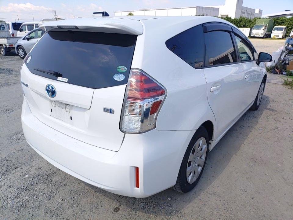 TOYOTA PRIUS ALPHA