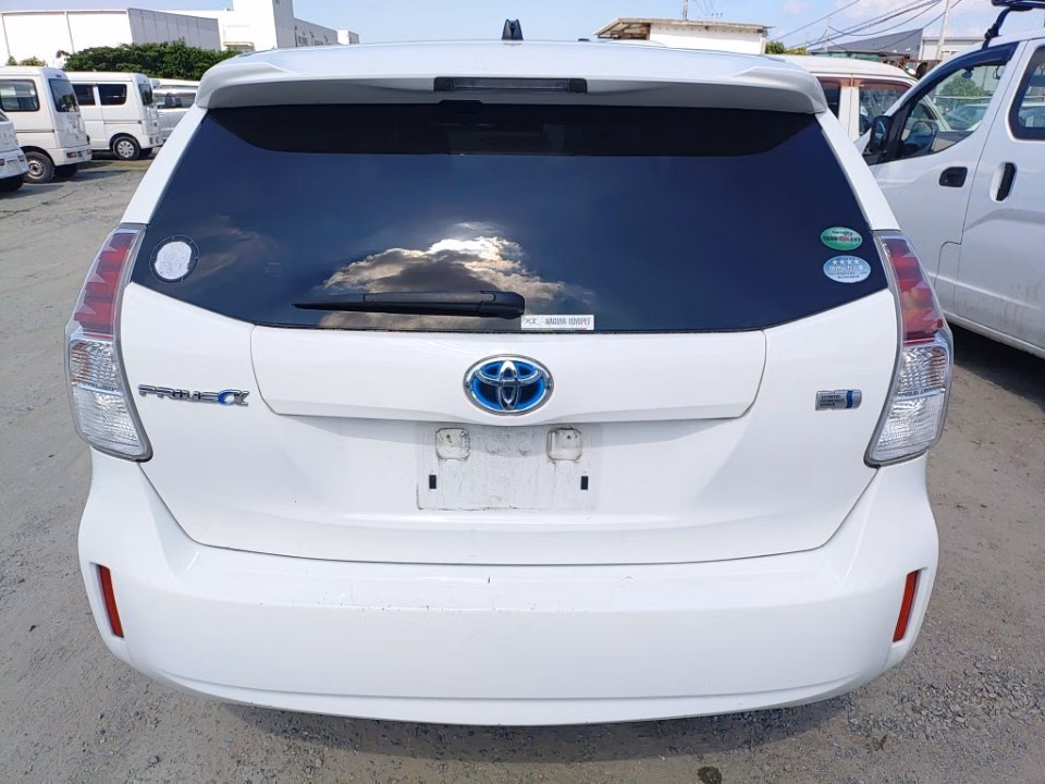TOYOTA PRIUS ALPHA
