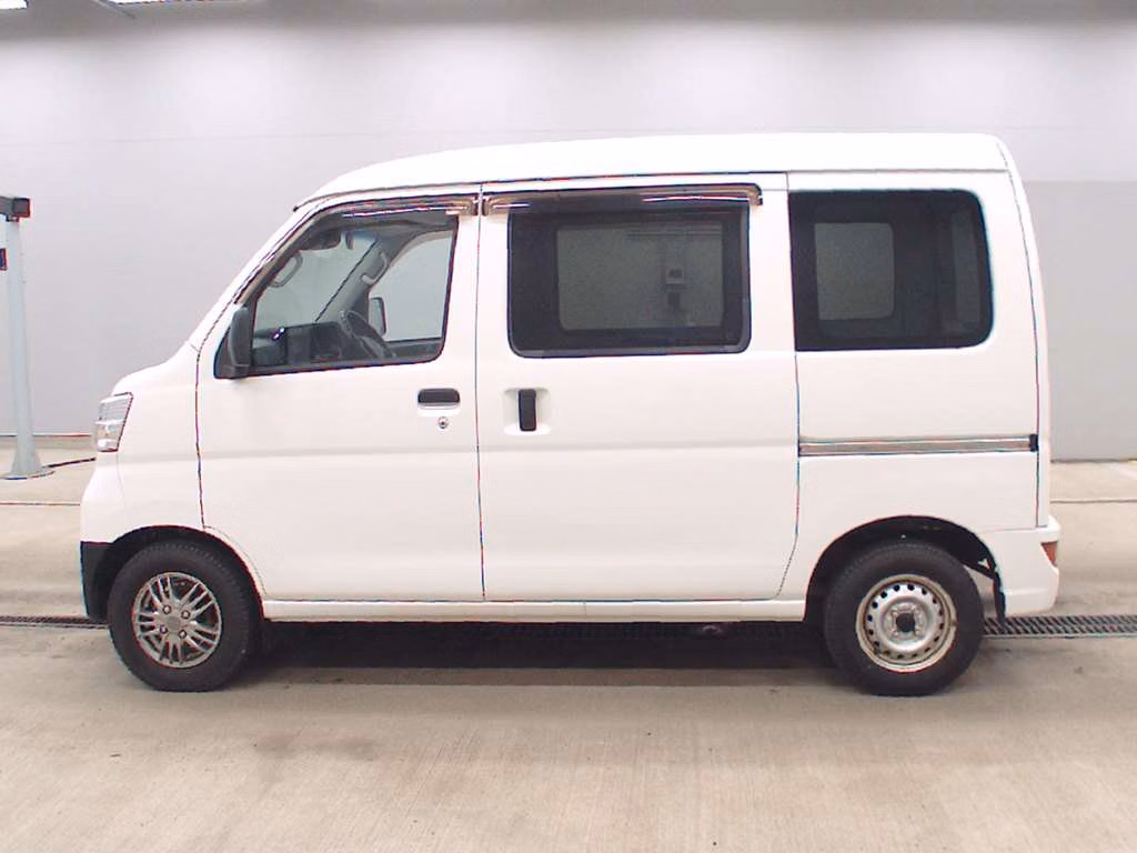 TOYOTA PIXIS VAN