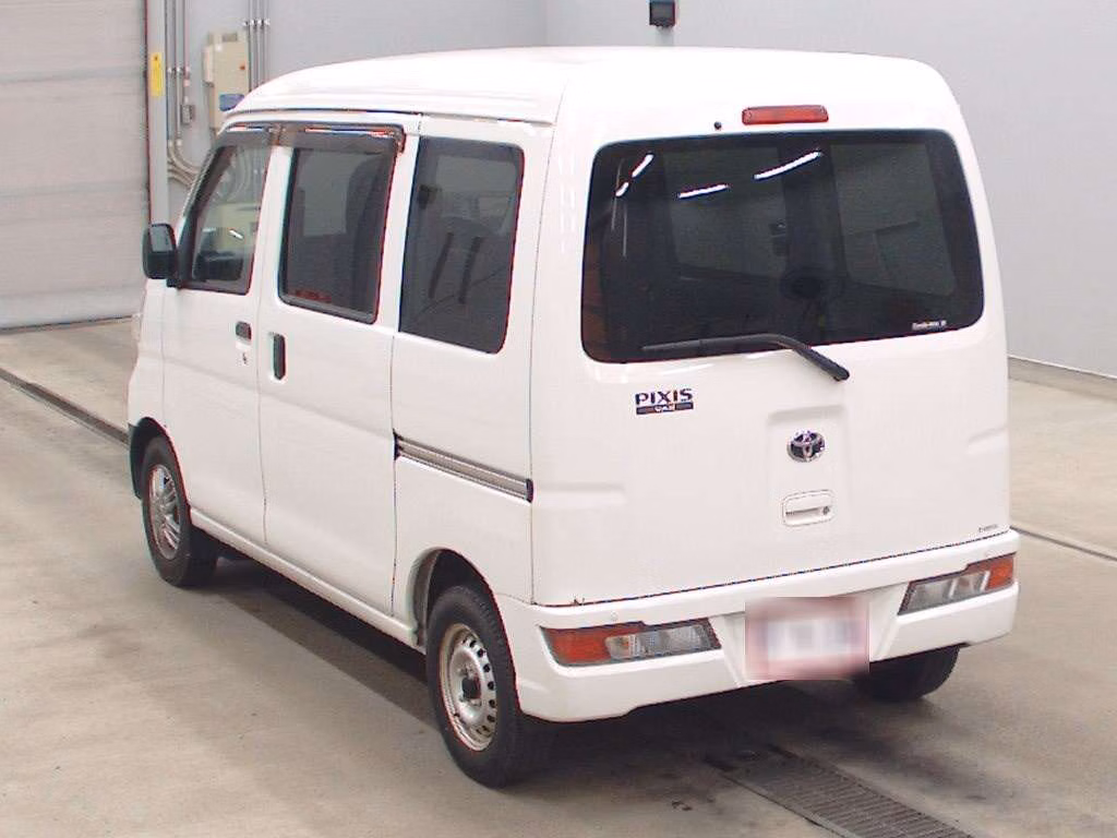TOYOTA PIXIS VAN