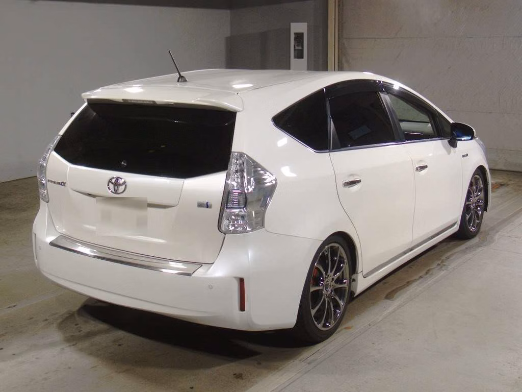 TOYOTA PRIUS ALPHA