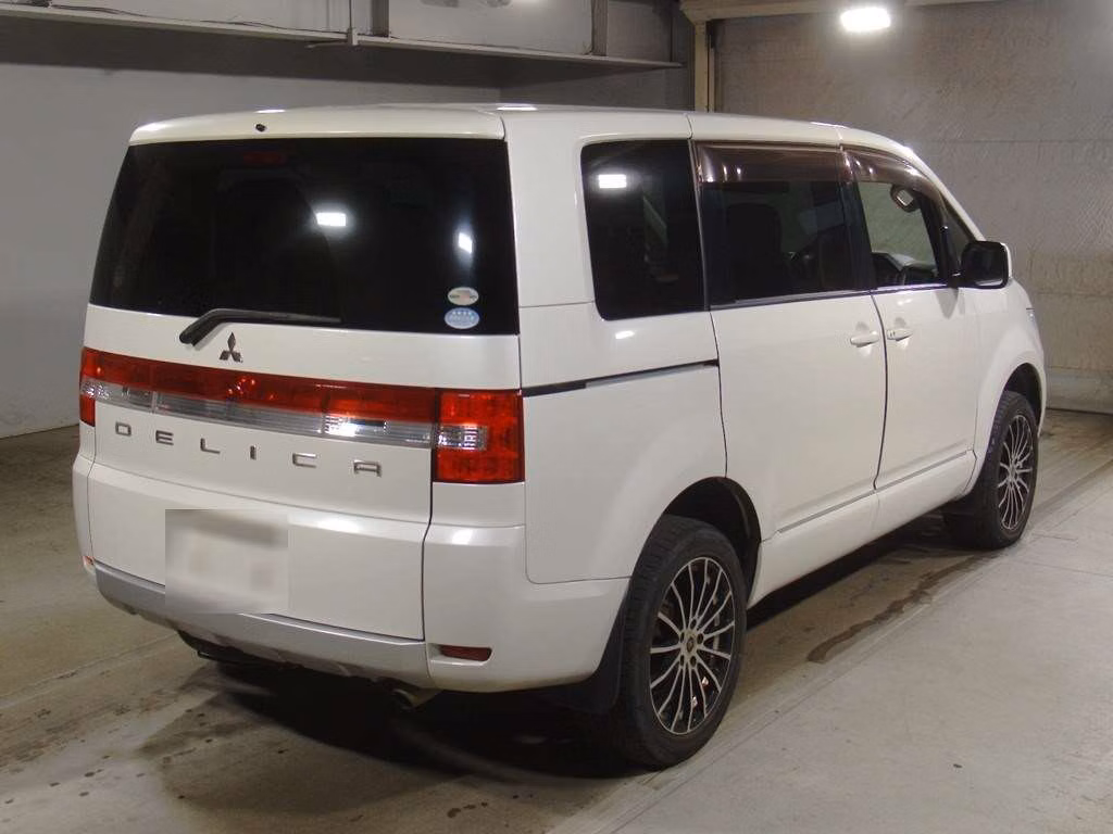MITSUBISHI DELICA D:5