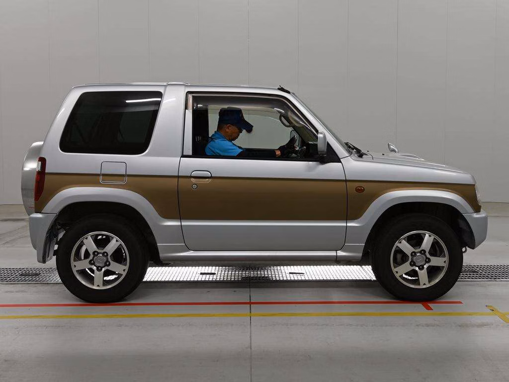 MITSUBISHI PAJERO MINI