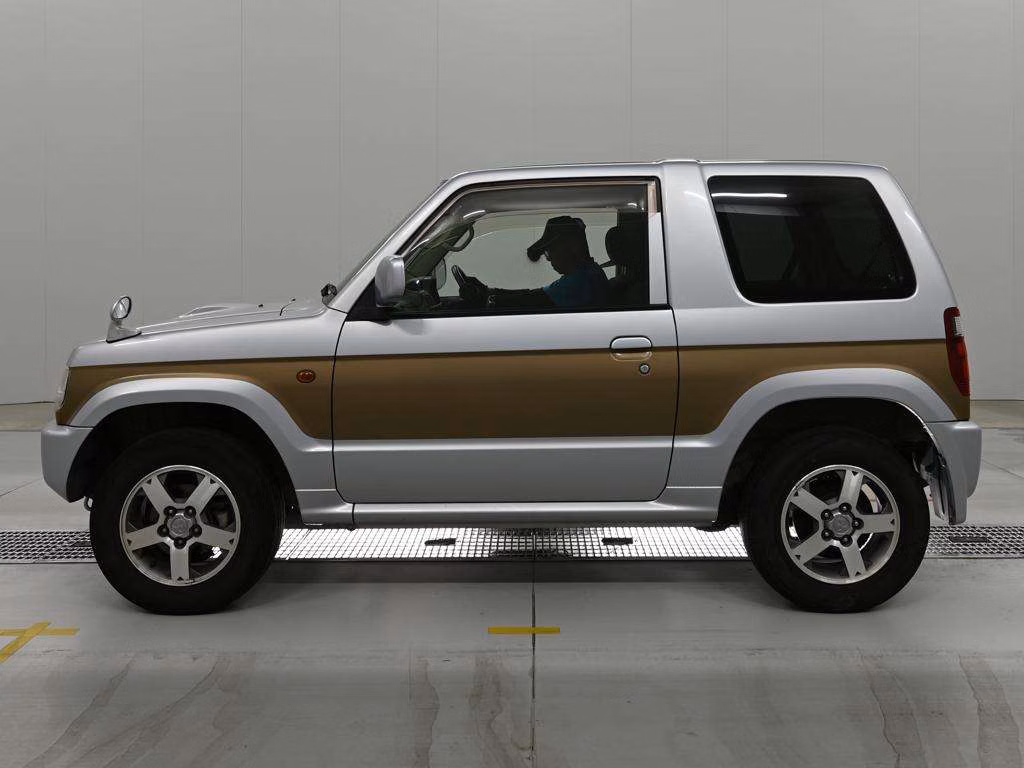 MITSUBISHI PAJERO MINI