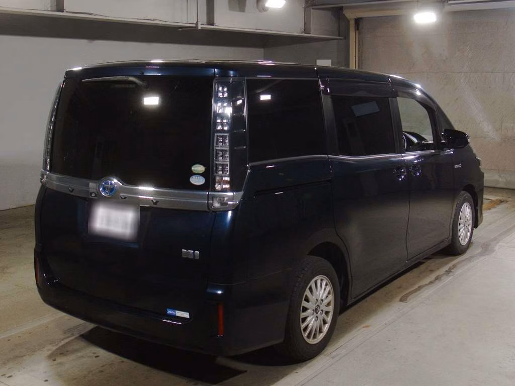 TOYOTA VOXY
