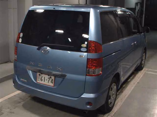 TOYOTA NOAH