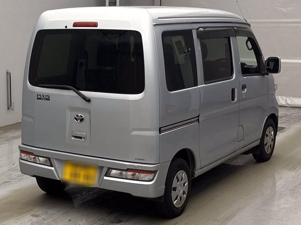 TOYOTA PIXIS VAN