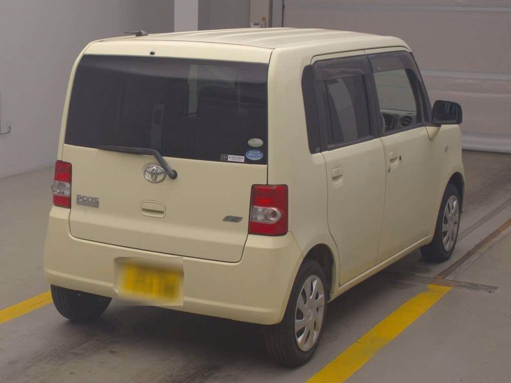 TOYOTA PIXIS SPACE