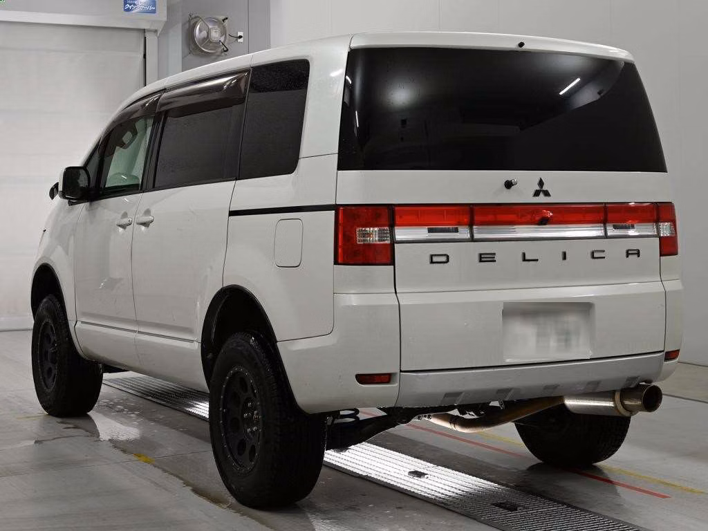MITSUBISHI DELICA D:5