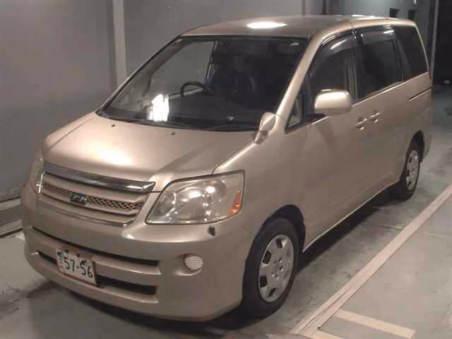 TOYOTA NOAH
