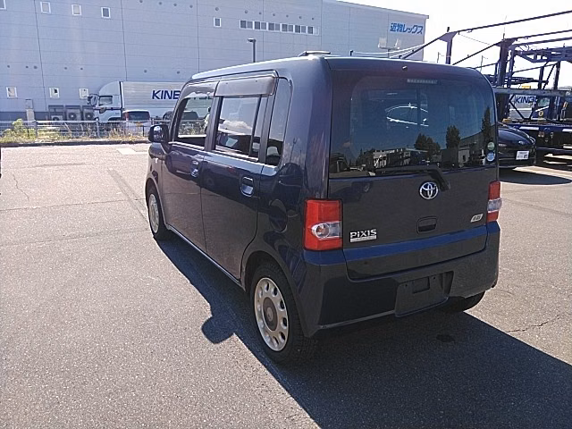 TOYOTA PIXIS SPACE