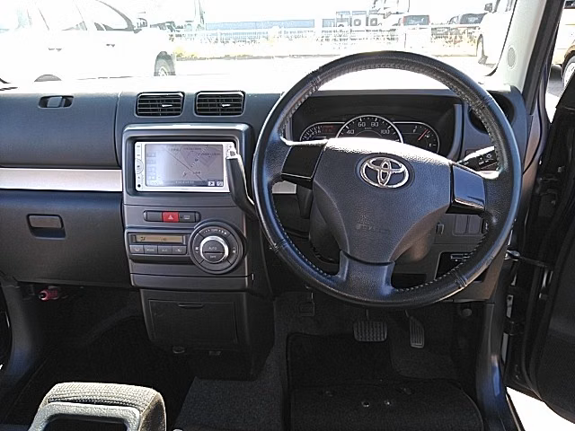 TOYOTA PIXIS SPACE