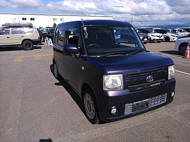TOYOTA PIXIS SPACE
