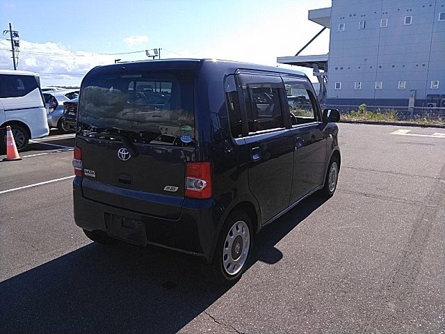 TOYOTA PIXIS SPACE