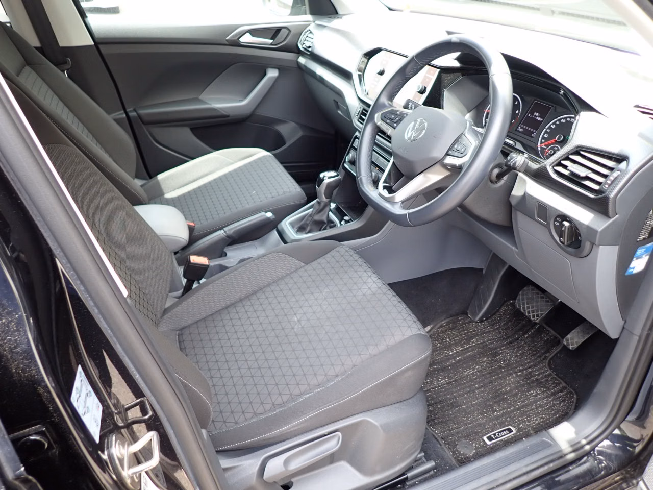 VOLKSWAGEN T-CROSS