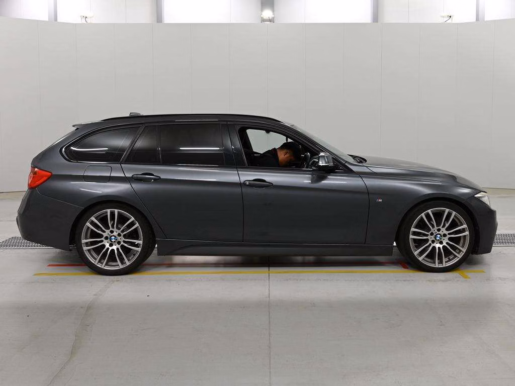 BMW 3-SERIES