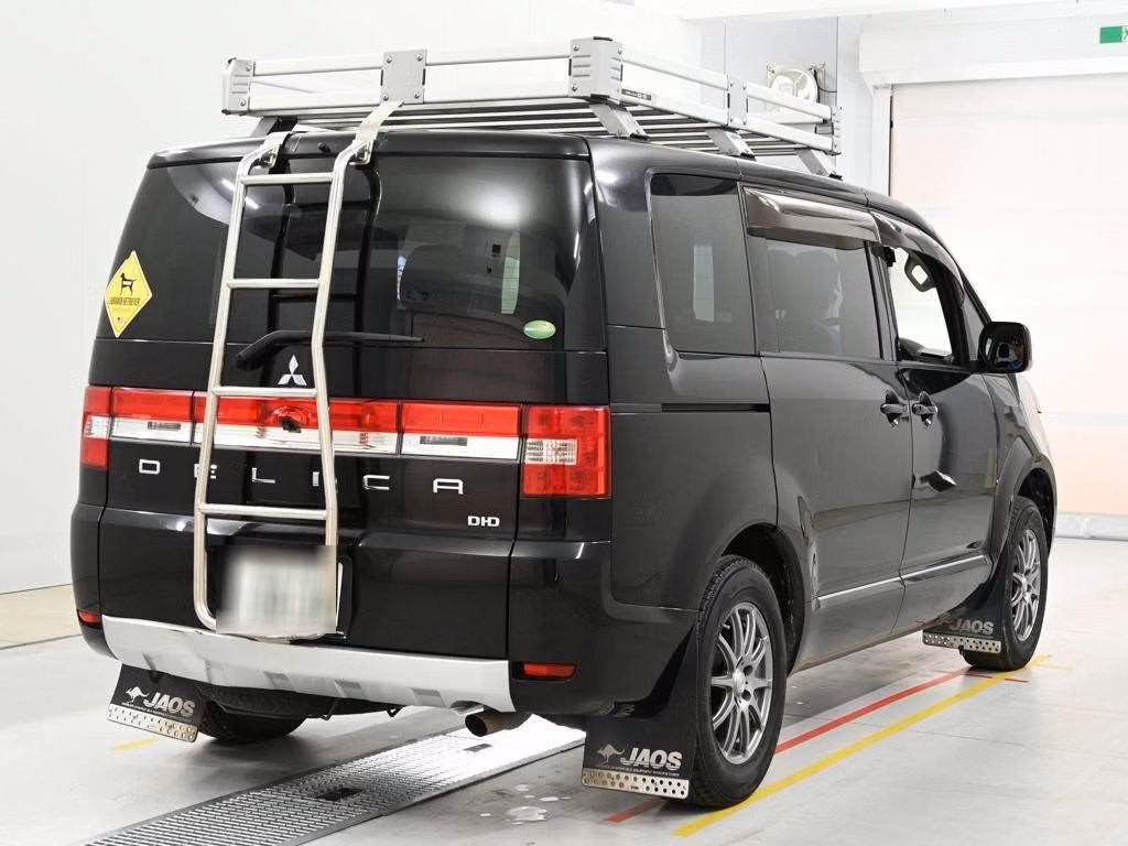 MITSUBISHI DELICA D:5
