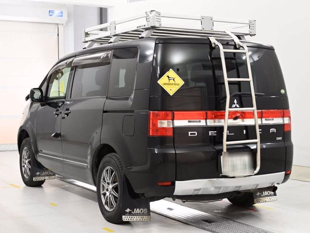 MITSUBISHI DELICA D:5