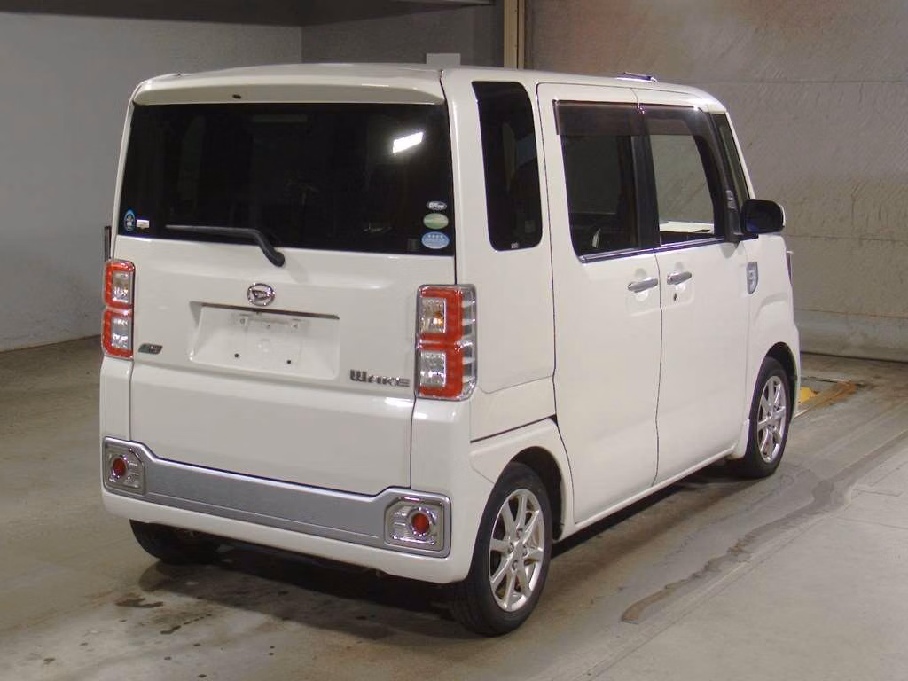 DAIHATSU WAKE