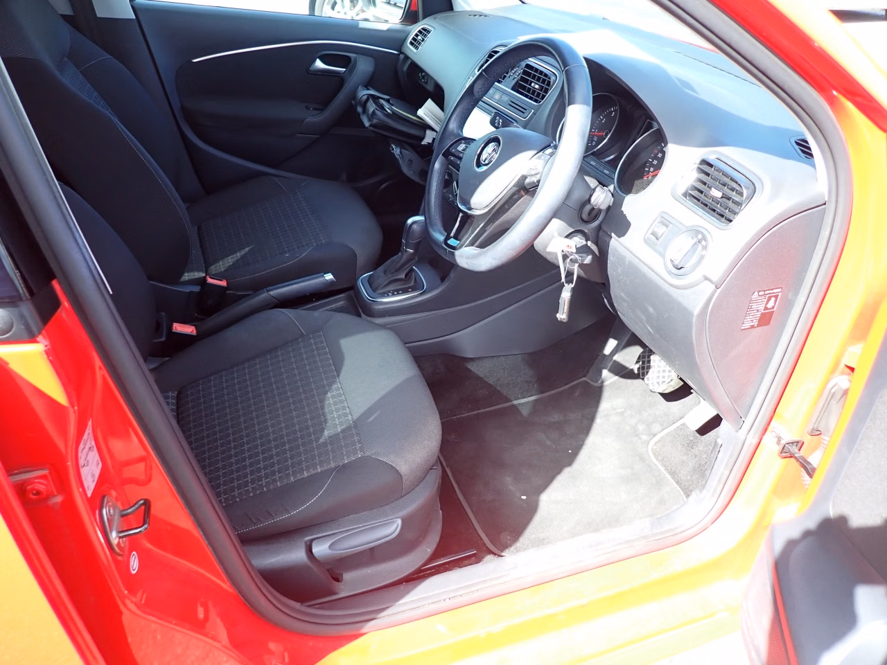 VOLKSWAGEN POLO
