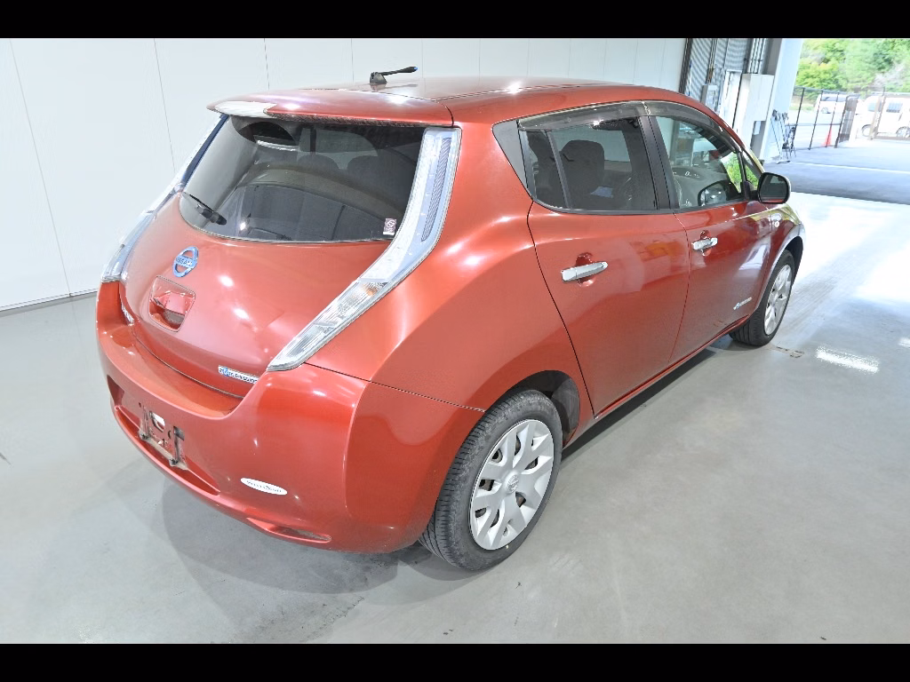 NISSAN LEAF