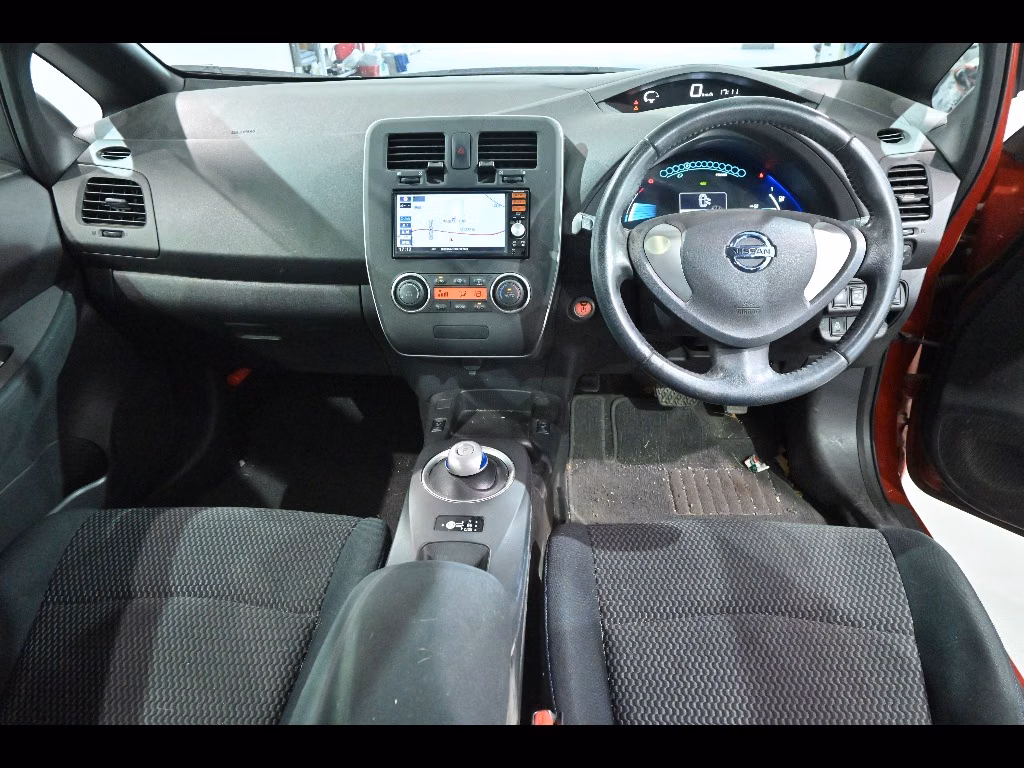 NISSAN LEAF
