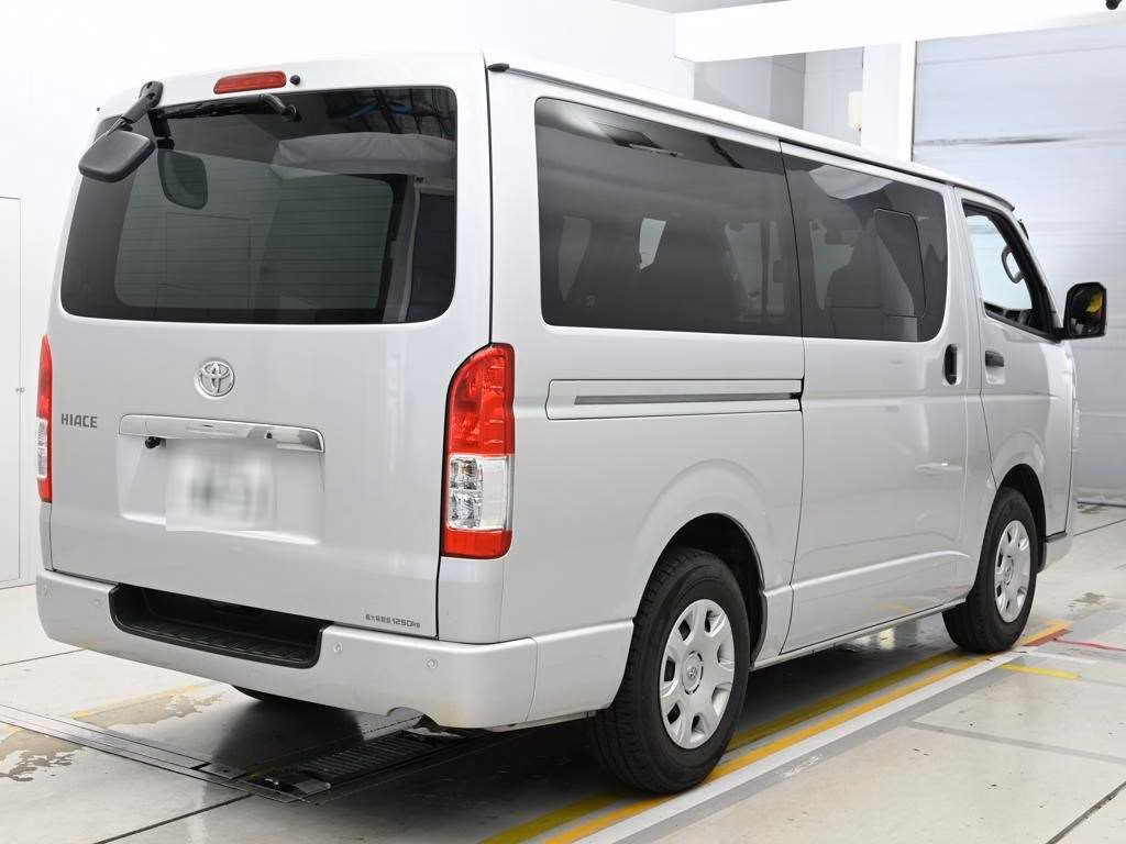 TOYOTA REGIUS ACE