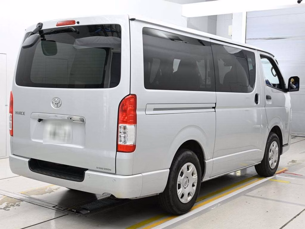 TOYOTA REGIUS ACE