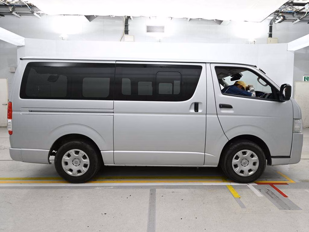 TOYOTA REGIUS ACE
