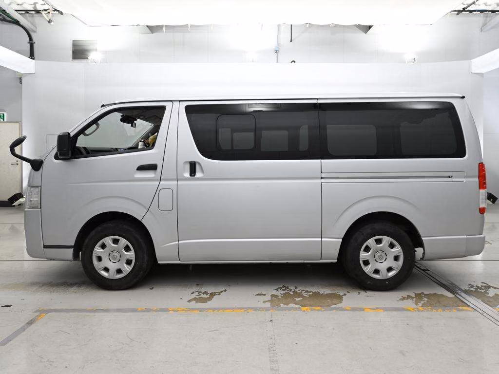 TOYOTA REGIUS ACE