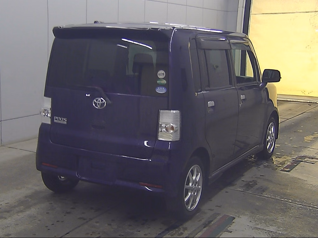 TOYOTA PIXIS SPACE