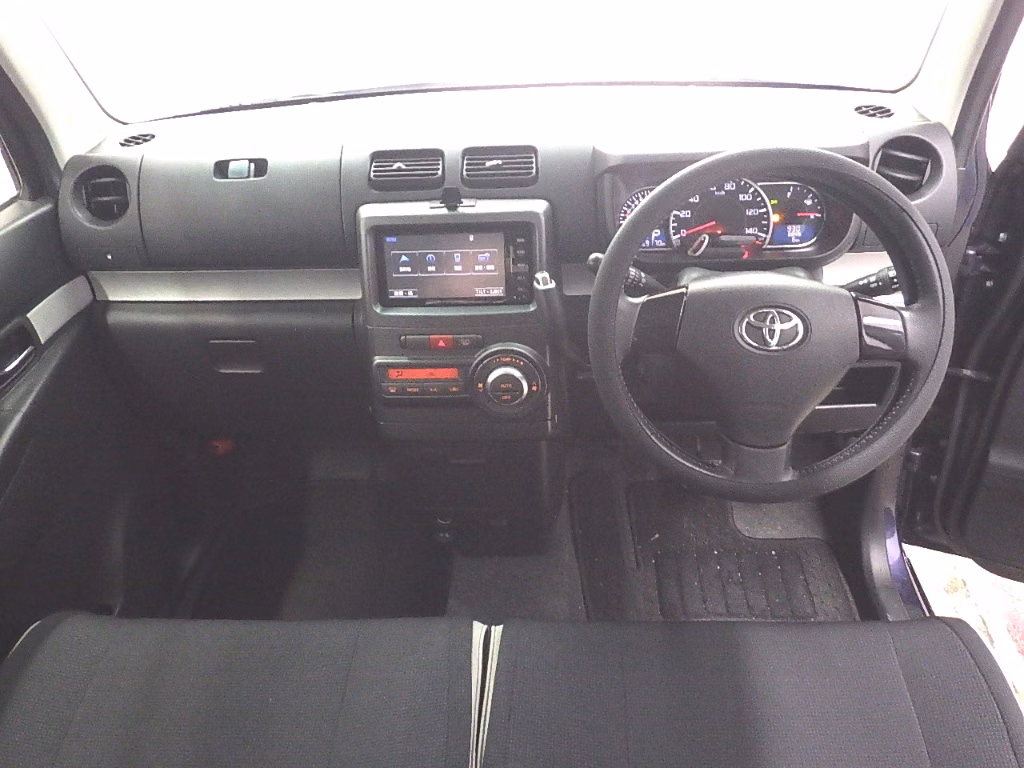TOYOTA PIXIS SPACE