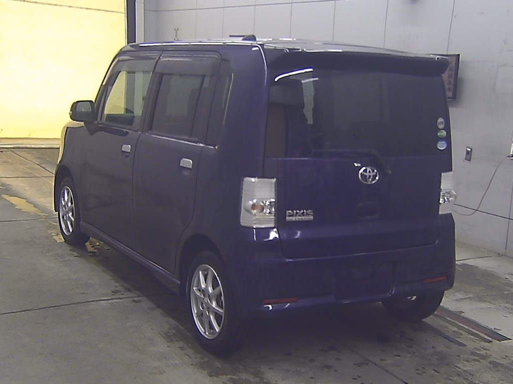 TOYOTA PIXIS SPACE